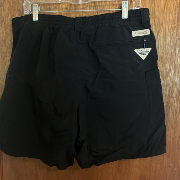 Columbia PFG Men’s Black Swimsuit, Medium - Picture 2 of 6